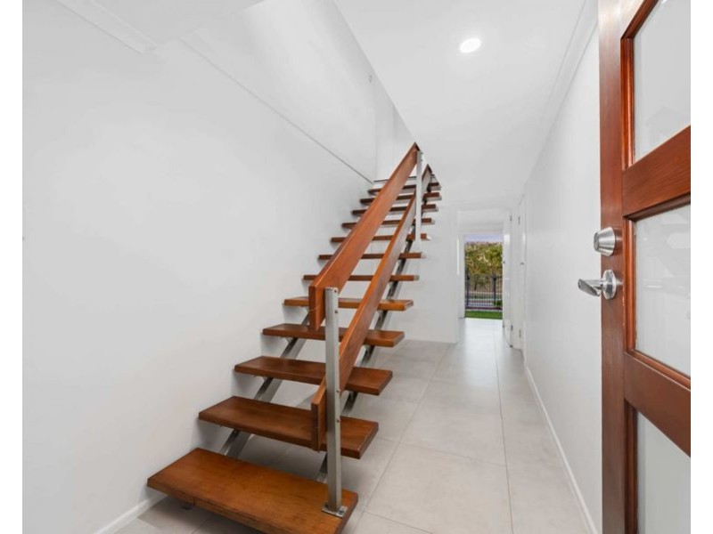 12 Okinya Street, Biggera Waters QLD 4216