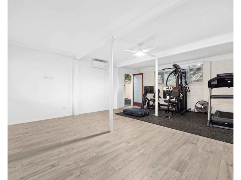 12 Okinya Street, Biggera Waters QLD 4216