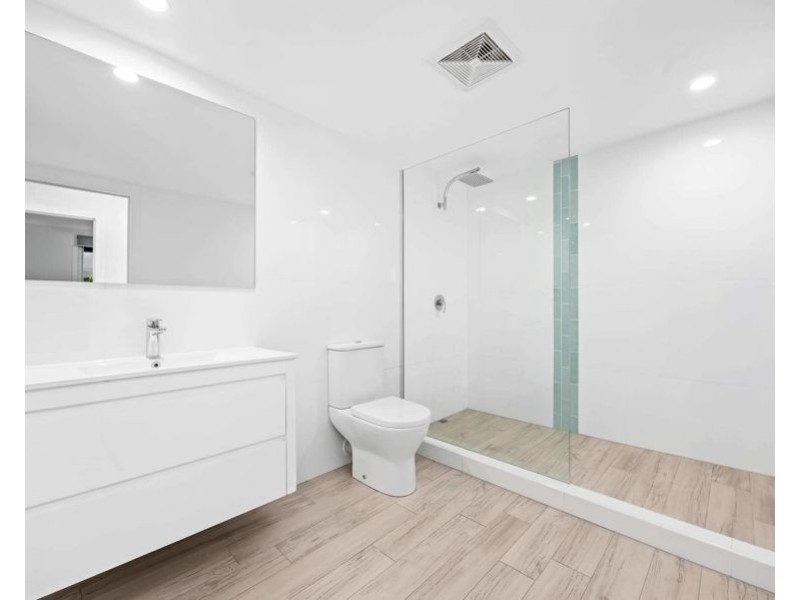12 Okinya Street, Biggera Waters QLD 4216