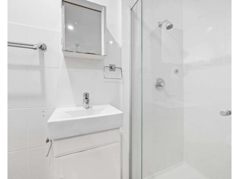 12 Okinya Street, Biggera Waters QLD 4216