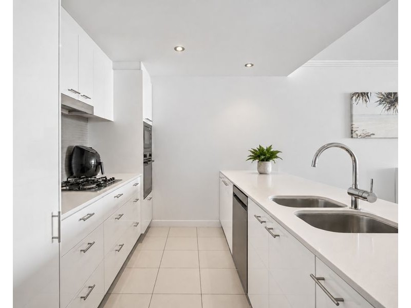 1307/33 T E Peters Drive, Broadbeach Waters QLD 4218