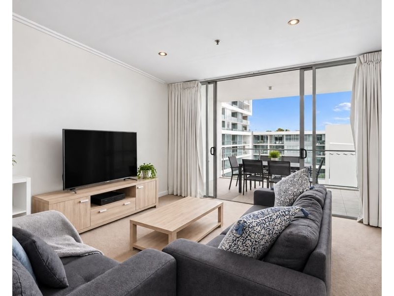 1307/33 T E Peters Drive, Broadbeach Waters QLD 4218