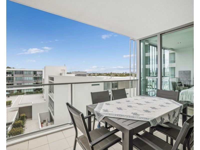 1307/33 T E Peters Drive, Broadbeach Waters QLD 4218