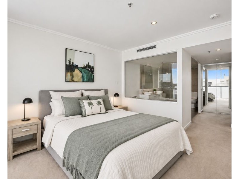 1307/33 T E Peters Drive, Broadbeach Waters QLD 4218
