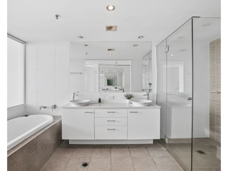 1307/33 T E Peters Drive, Broadbeach Waters QLD 4218