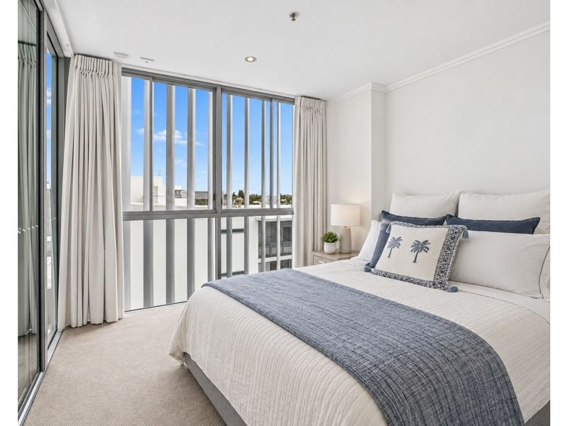 1307/33 T E Peters Drive, Broadbeach Waters QLD 4218