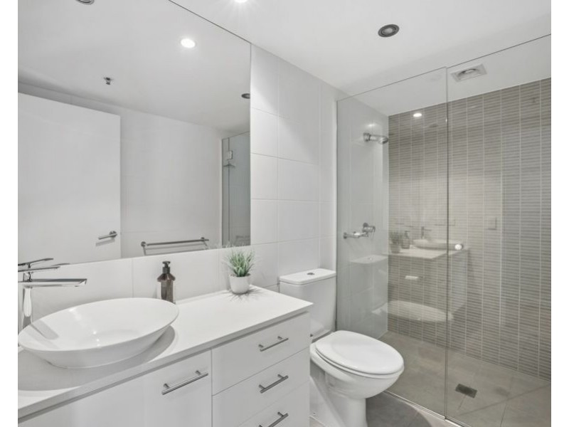 1307/33 T E Peters Drive, Broadbeach Waters QLD 4218