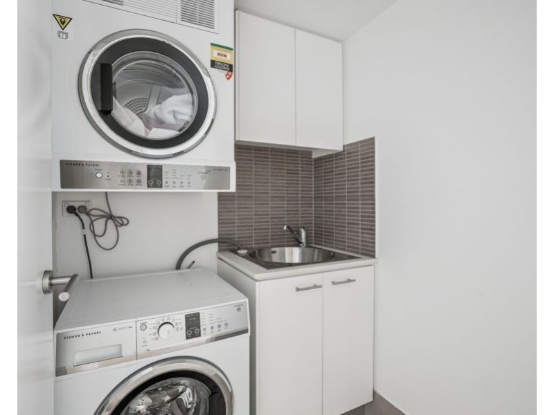 1307/33 T E Peters Drive, Broadbeach Waters QLD 4218