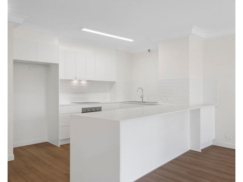 16/2 Admiralty Drive, Surfers Paradise QLD 4217