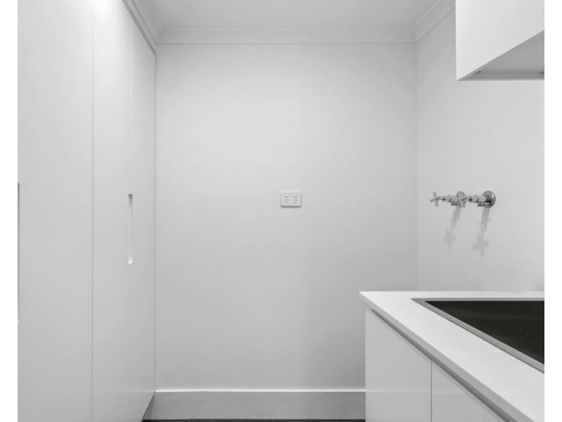 16/2 Admiralty Drive, Surfers Paradise QLD 4217