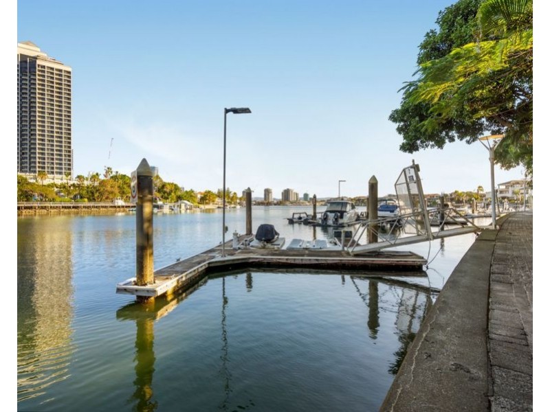 16/2 Admiralty Drive, Surfers Paradise QLD 4217
