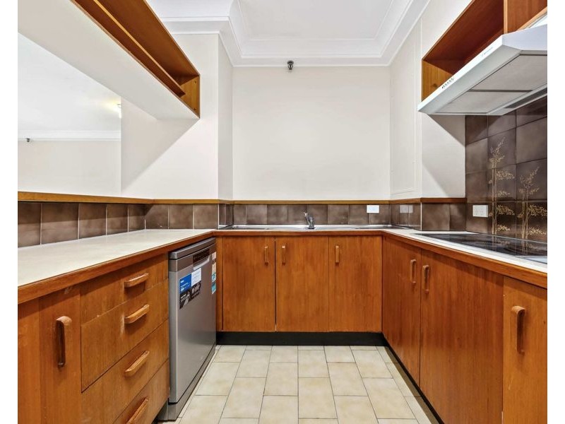 6/2 Admiralty Drive, Surfers Paradise QLD 4217