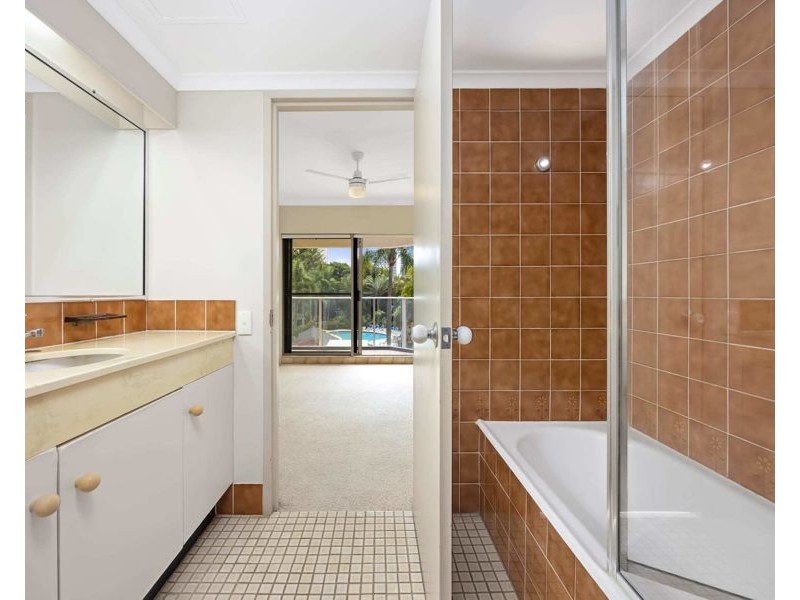 6/2 Admiralty Drive, Surfers Paradise QLD 4217