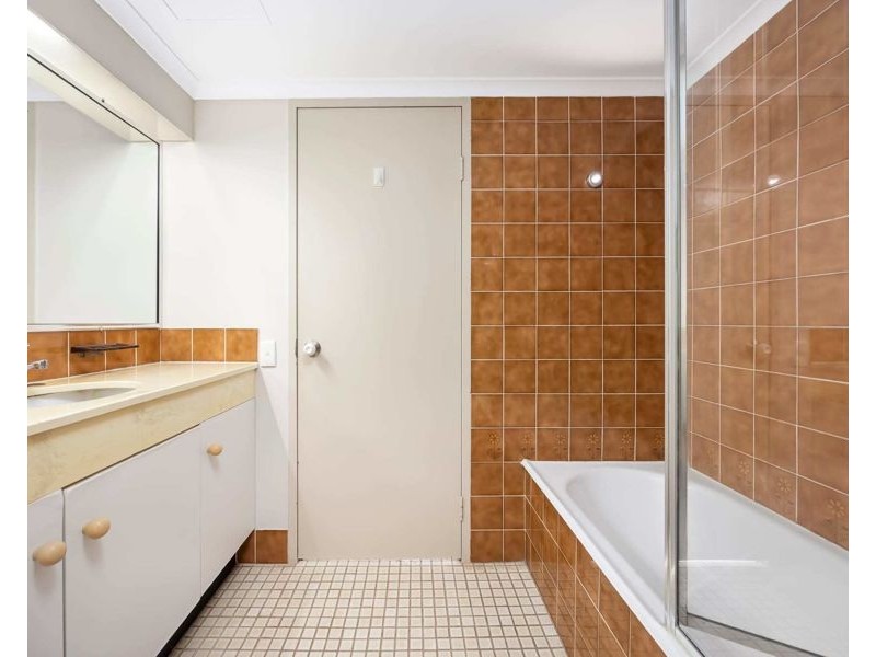 6/2 Admiralty Drive, Surfers Paradise QLD 4217