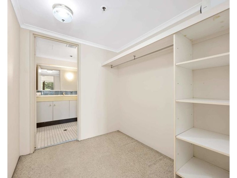 6/2 Admiralty Drive, Surfers Paradise QLD 4217