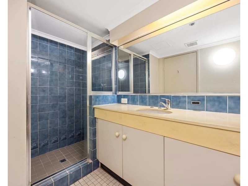 6/2 Admiralty Drive, Surfers Paradise QLD 4217