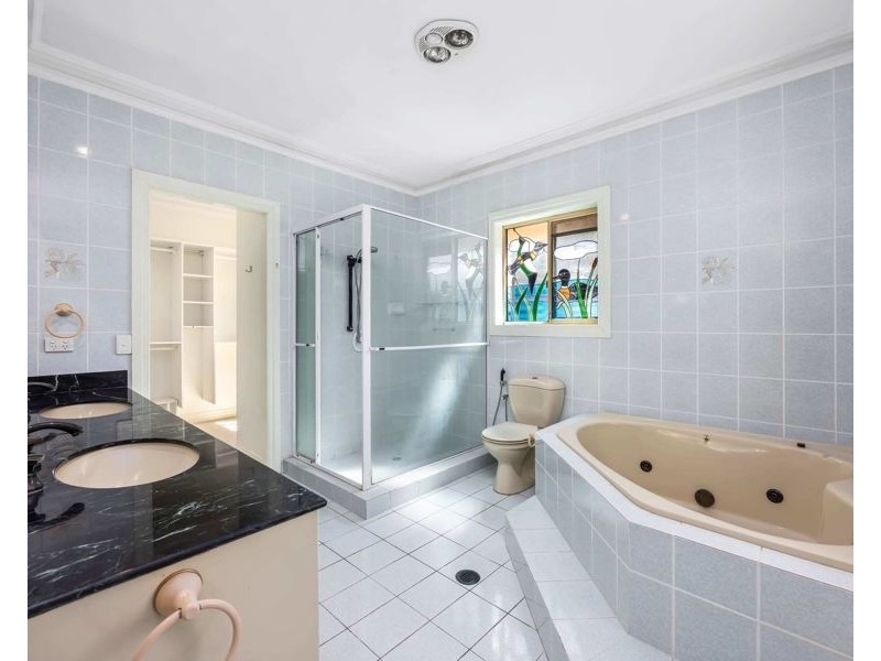 69 Marbella Drive, Benowa QLD 4217