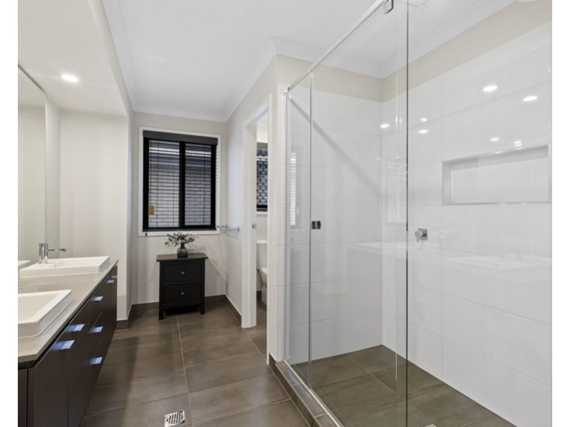 50 Aspen Way, Arundel QLD 4214