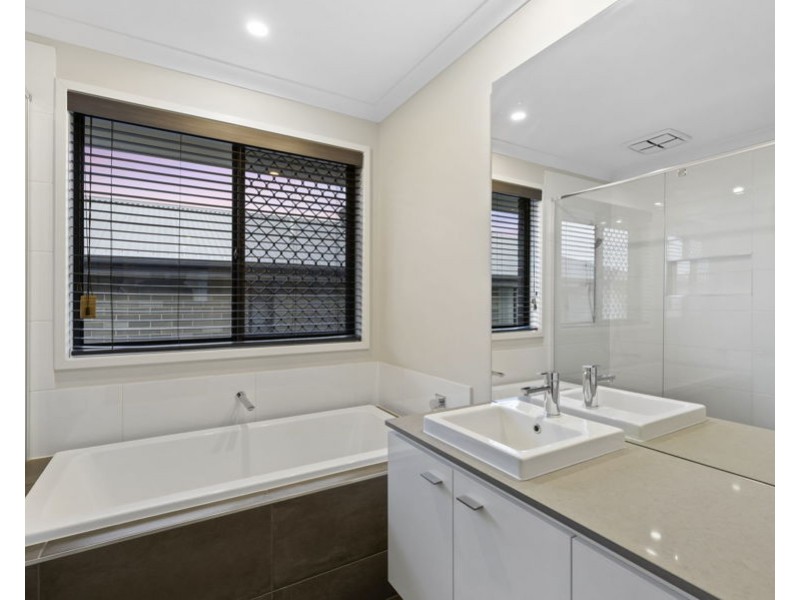 50 Aspen Way, Arundel QLD 4214