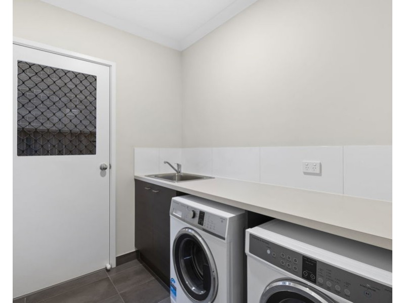 50 Aspen Way, Arundel QLD 4214