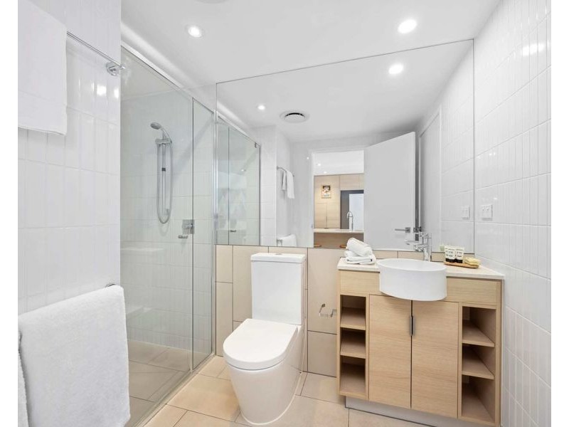 1706/2663 Gold Coast Highway, Broadbeach QLD 4218