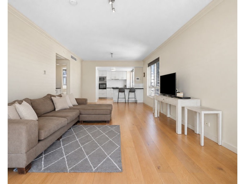 21/20 Queensland Avenue, Broadbeach QLD 4218