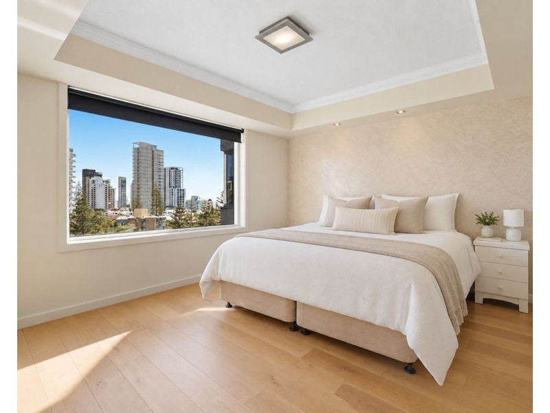 21/20 Queensland Avenue, Broadbeach QLD 4218