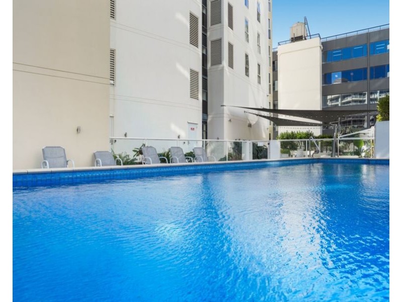 21/20 Queensland Avenue, Broadbeach QLD 4218