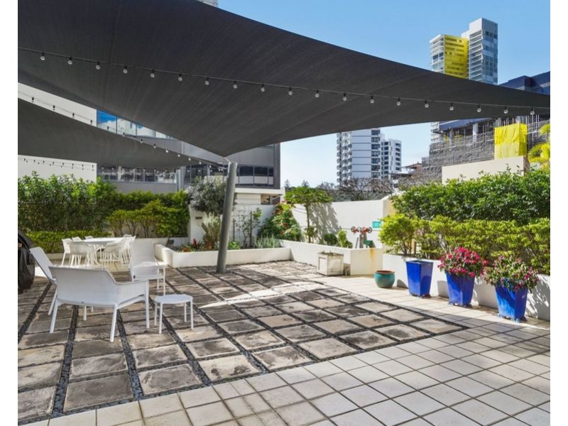 21/20 Queensland Avenue, Broadbeach QLD 4218