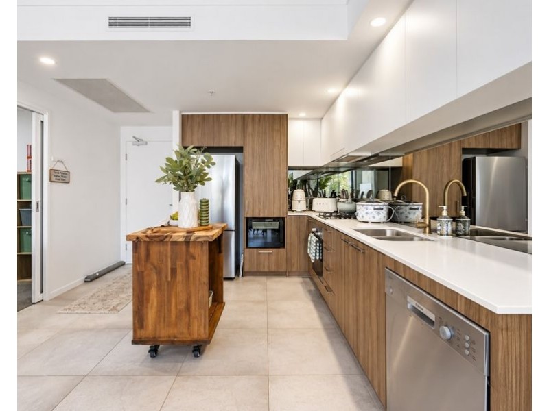 507/372-374 Marine Parade, Labrador QLD 4215