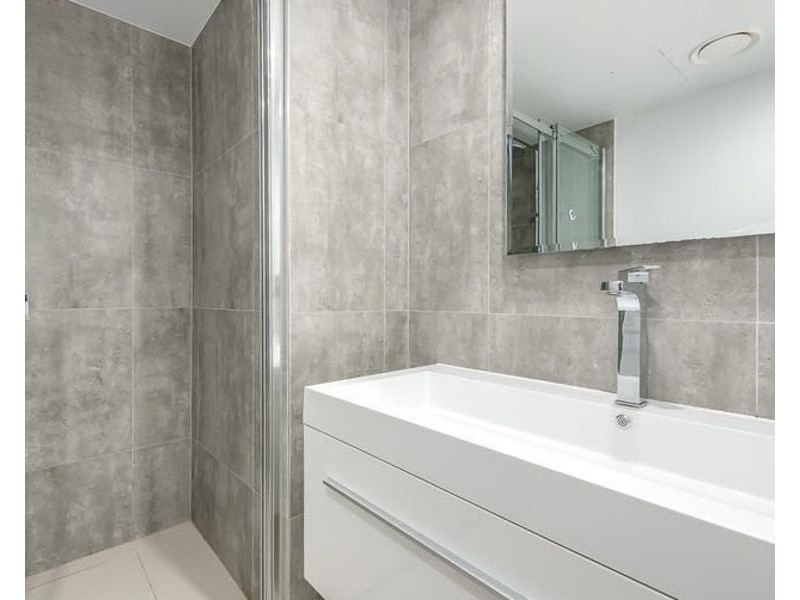 305/26-28 Gray Street, Southport QLD 4215