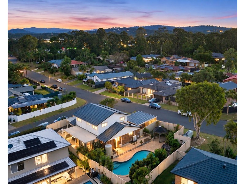 2 Greaves Court, Carrara QLD 4211