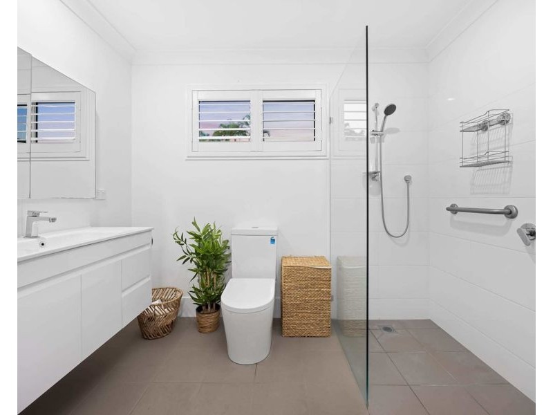 2 Greaves Court, Carrara QLD 4211