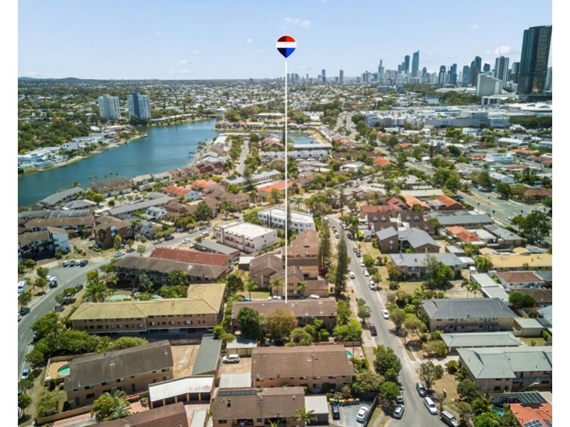 4/7 Christina Court, Mermaid Waters QLD 4218