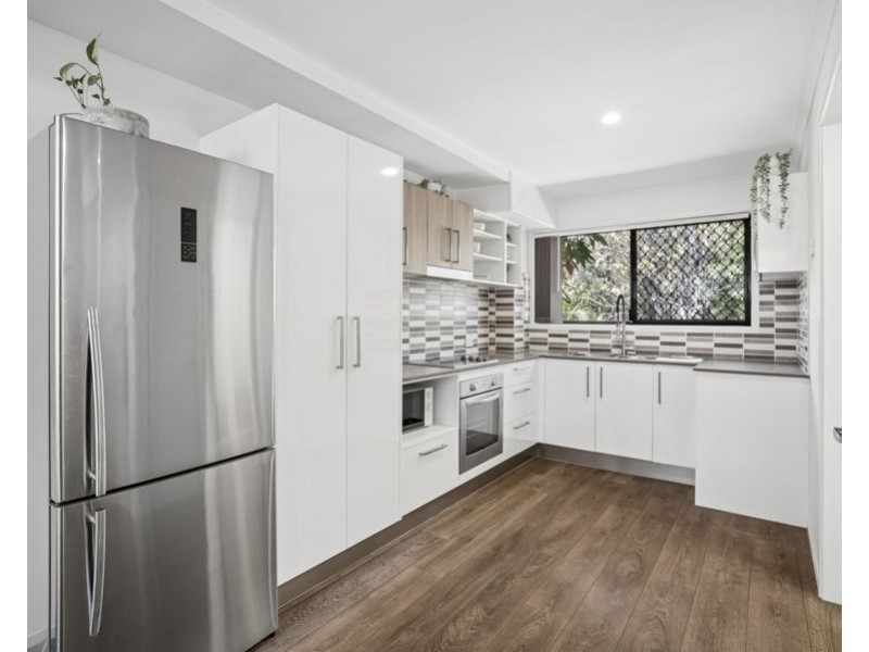 4/7 Christina Court, Mermaid Waters QLD 4218