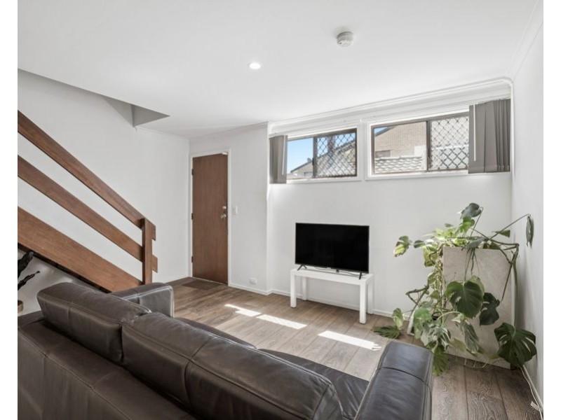 4/7 Christina Court, Mermaid Waters QLD 4218