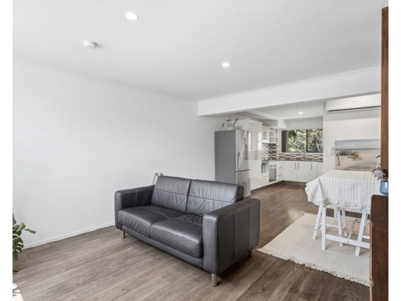 4/7 Christina Court, Mermaid Waters QLD 4218