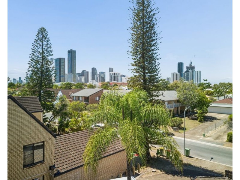 4/7 Christina Court, Mermaid Waters QLD 4218