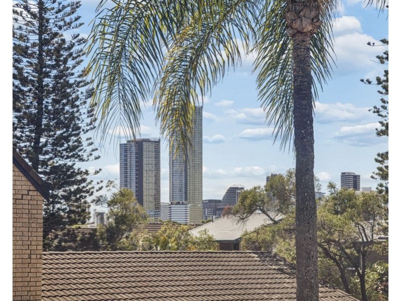 4/7 Christina Court, Mermaid Waters QLD 4218
