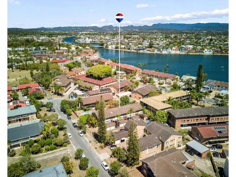 4/7 Christina Court, Mermaid Waters QLD 4218