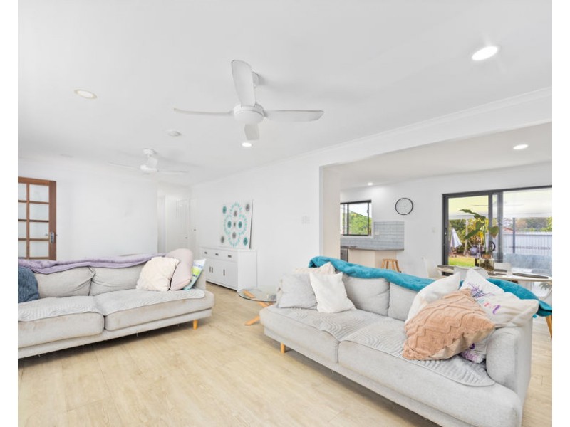 14 Darling Crescent, Molendinar QLD 4214