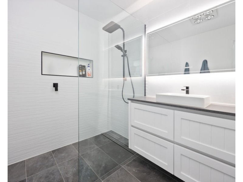 14 Darling Crescent, Molendinar QLD 4214