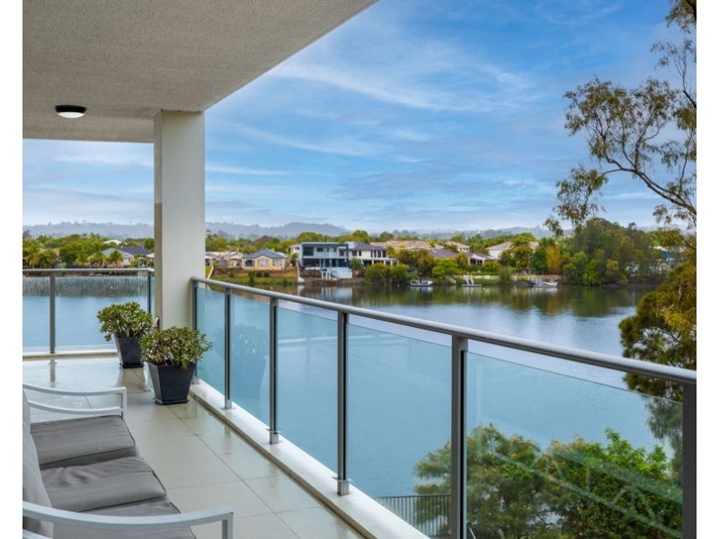 332/33 Lakefront Crescent, Varsity Lakes QLD 4227