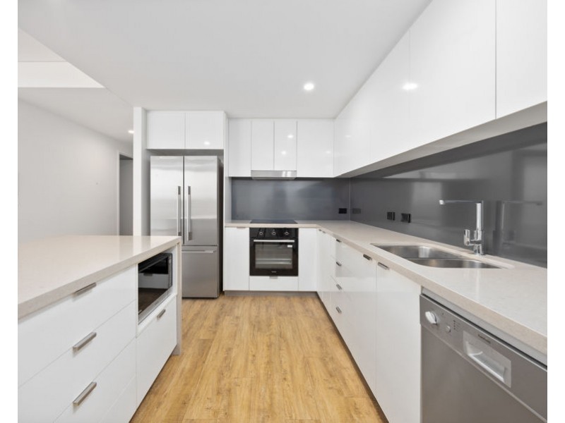 332/33 Lakefront Crescent, Varsity Lakes QLD 4227