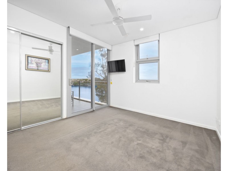 332/33 Lakefront Crescent, Varsity Lakes QLD 4227