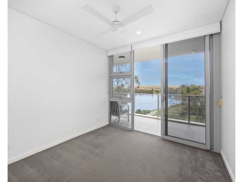 332/33 Lakefront Crescent, Varsity Lakes QLD 4227