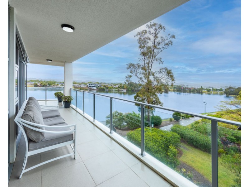 332/33 Lakefront Crescent, Varsity Lakes QLD 4227