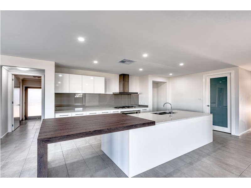 5 Bielski Crescent, Oran Park NSW 2570