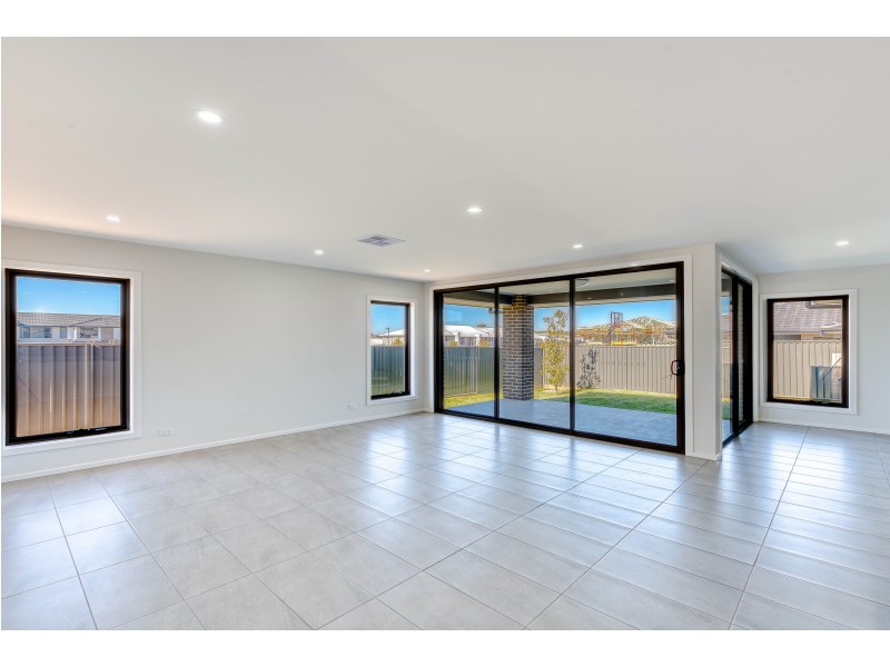 5 Bielski Crescent, Oran Park NSW 2570