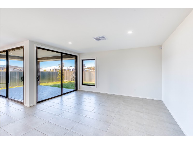 5 Bielski Crescent, Oran Park NSW 2570